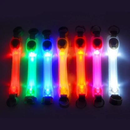 Leuchtendes Anti-Verlust-Sicherheitshalsband für Hunde, wasserdicht, mit mehrfarbigen Anhängern und blinkendem LED-Band für draußen, Sichtbarkeit bei Nacht
